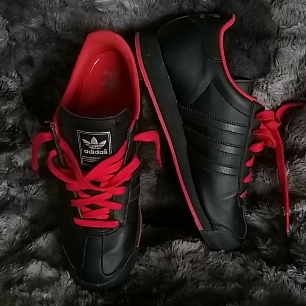 Adidas Sneakers